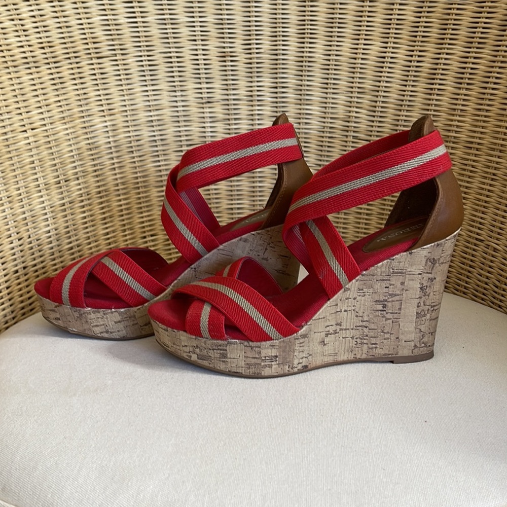 Super Cute Merona Red & Taupe Elastic Strap Wedge Sandals Size 7.5 - Picture 4 of 16